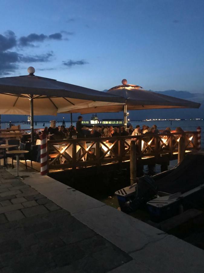 Sweet Lagoon Apartment Venesia Bagian luar foto